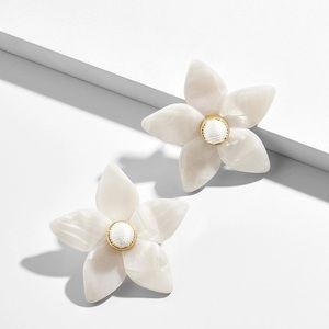BAUBLE BAR MINI AMARIELLA FLOWER STUD RESIN EARRINGS
